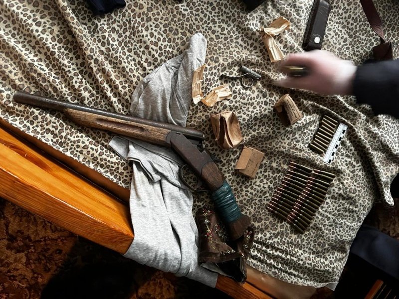 Накануне зауральские оперативники изъяли незаконно хранящееся оружие и более трёхсот патронов у жителя Шумихи